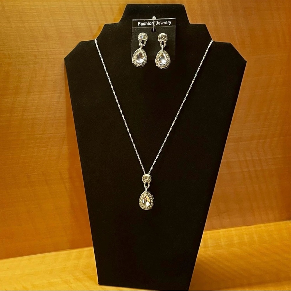 Jewelry Stand! Live Show Bundle Item 👀